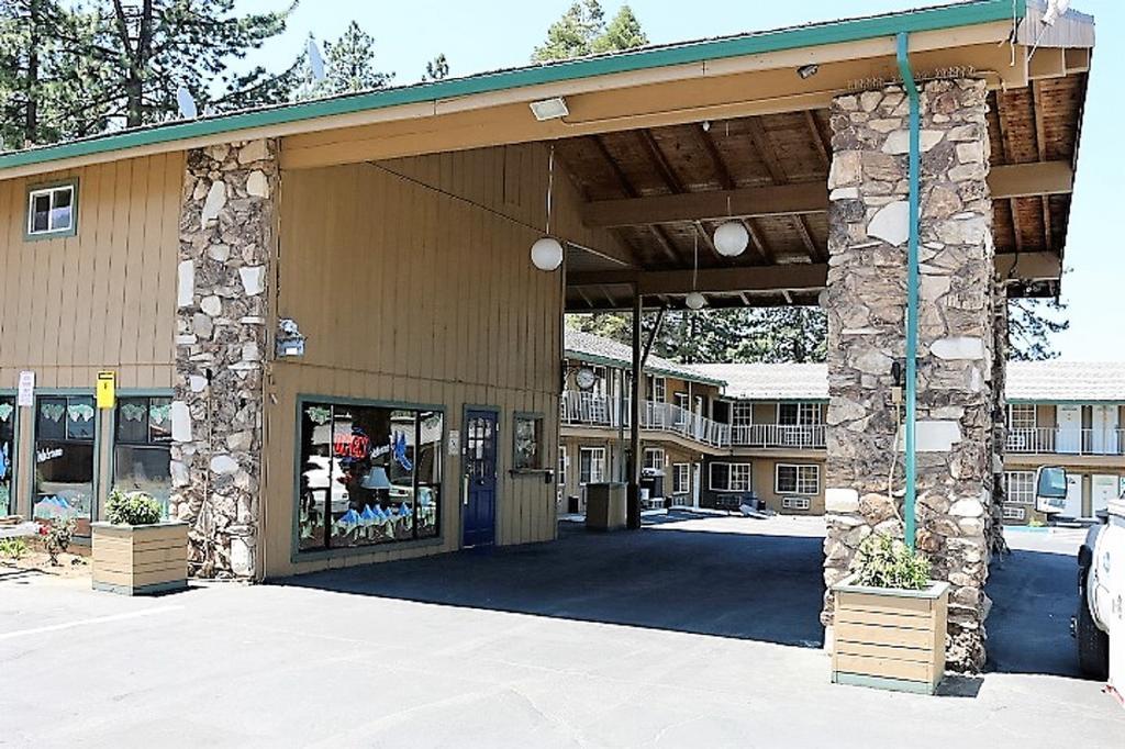 Hotel Blue Jay
