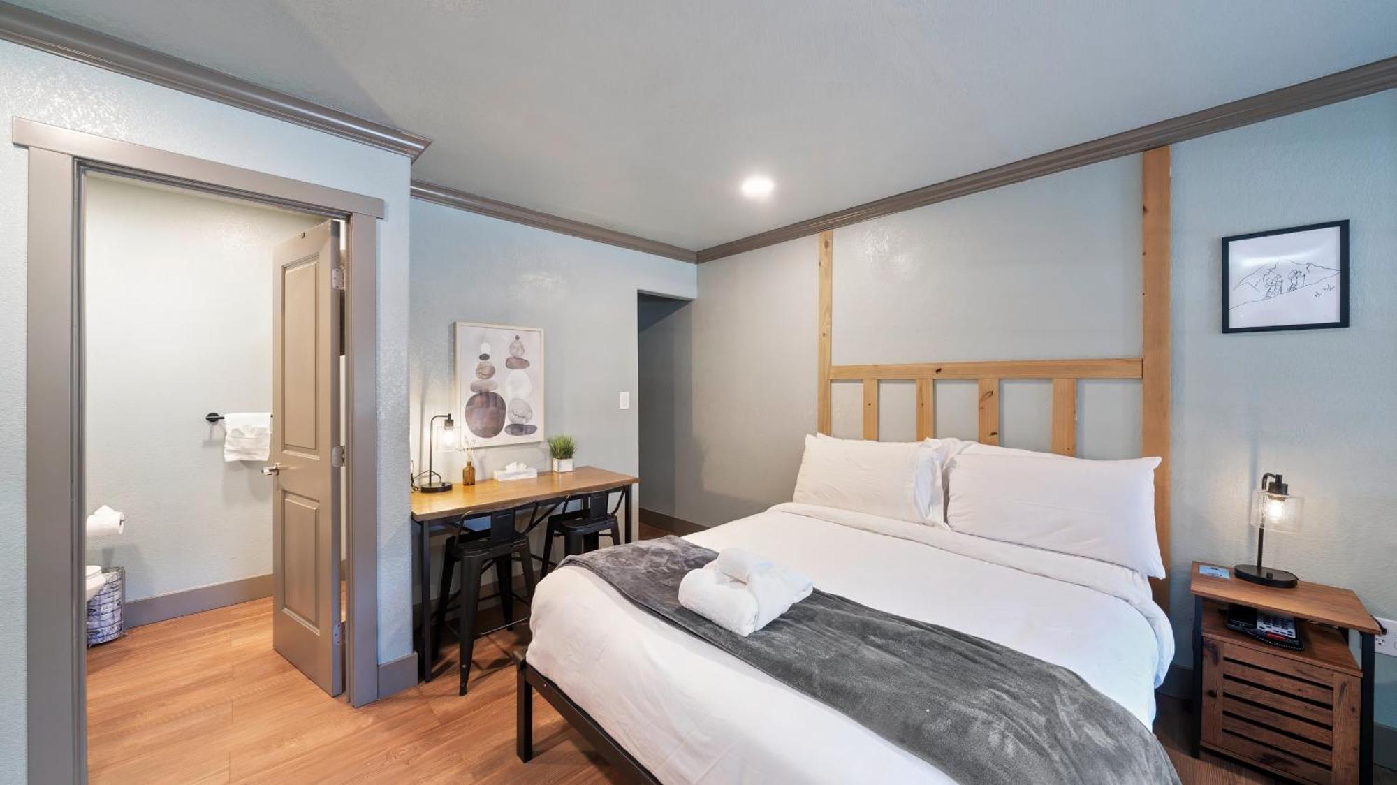 Hotel Blue Jay 2*