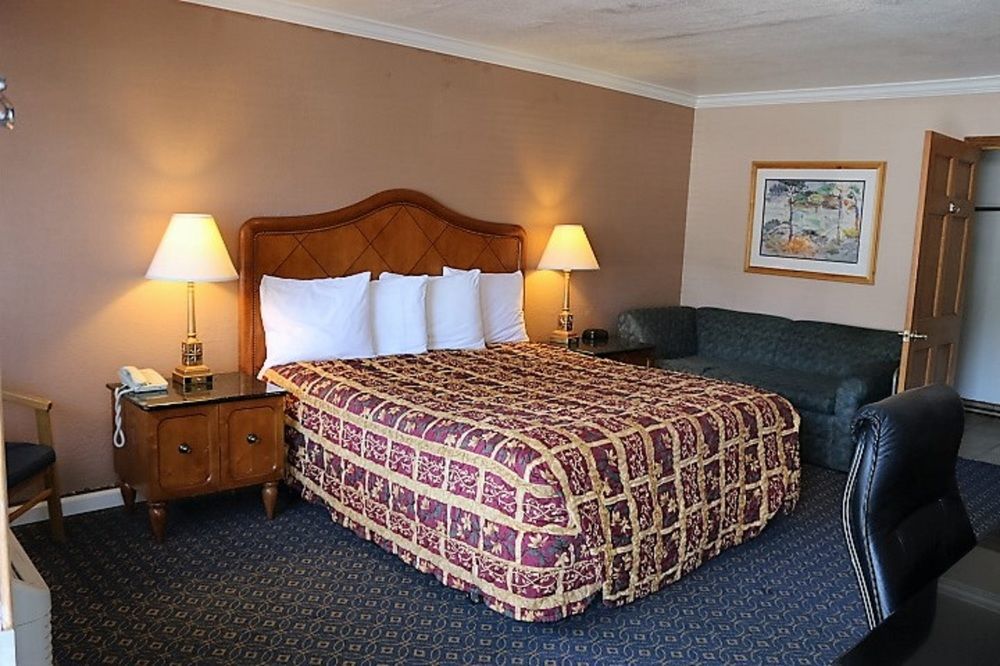 Blue Jay Hotel 2*