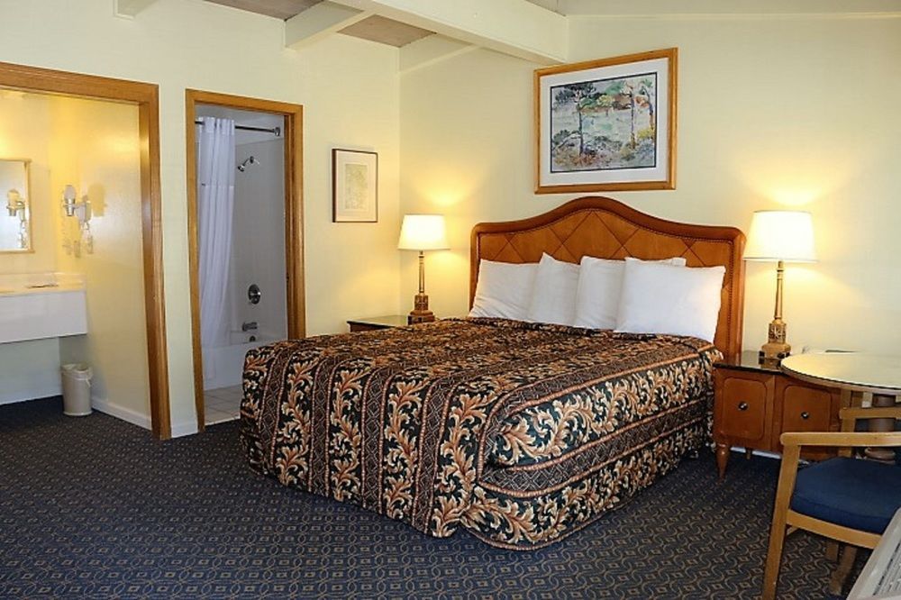 Blue Jay Hotel 2*